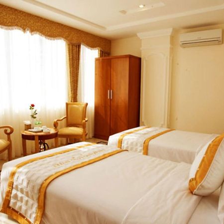 Tan Hoang Long Hotel Хошимин Екстериор снимка