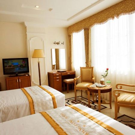 Tan Hoang Long Hotel Хошимин Екстериор снимка