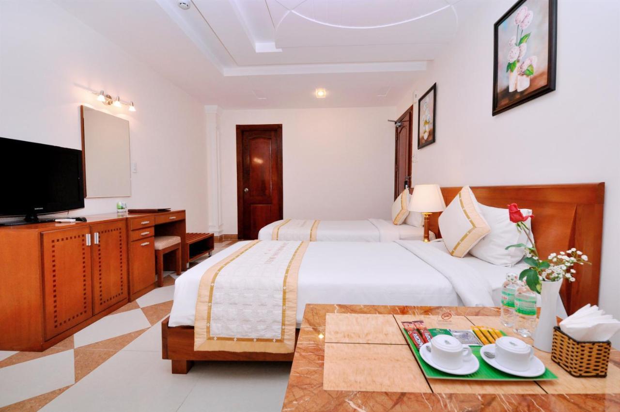 Tan Hoang Long Hotel Хошимин Екстериор снимка