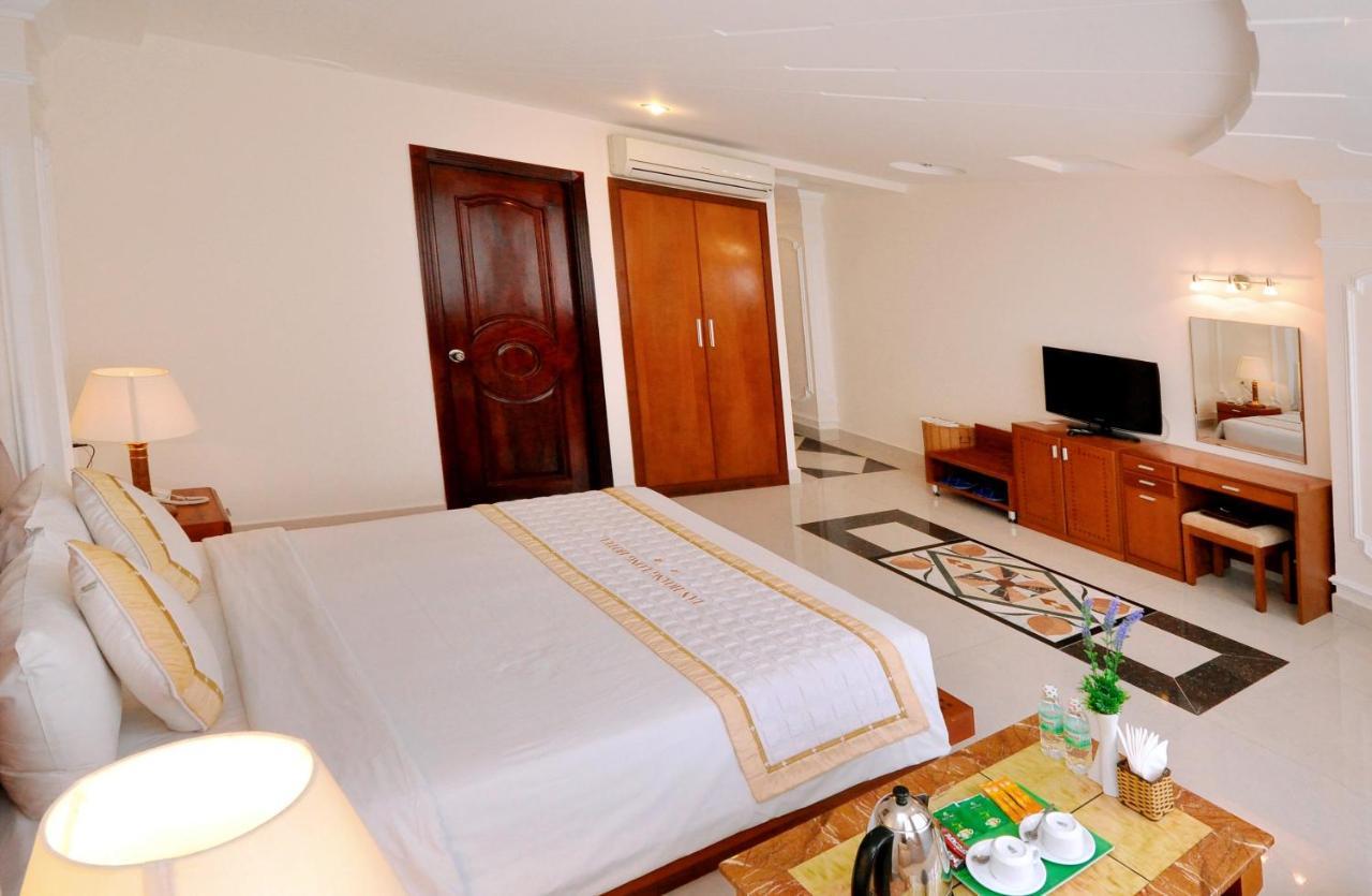 Tan Hoang Long Hotel Хошимин Екстериор снимка