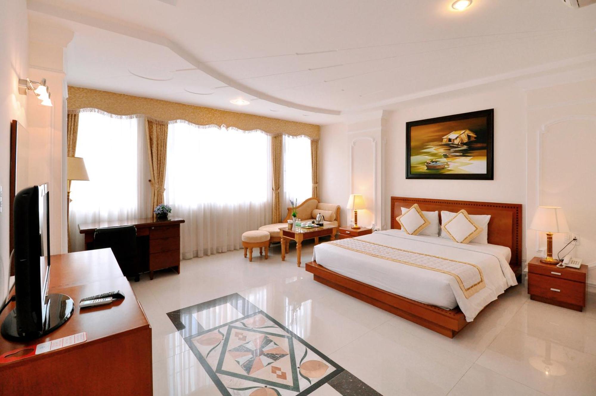 Tan Hoang Long Hotel Хошимин Екстериор снимка