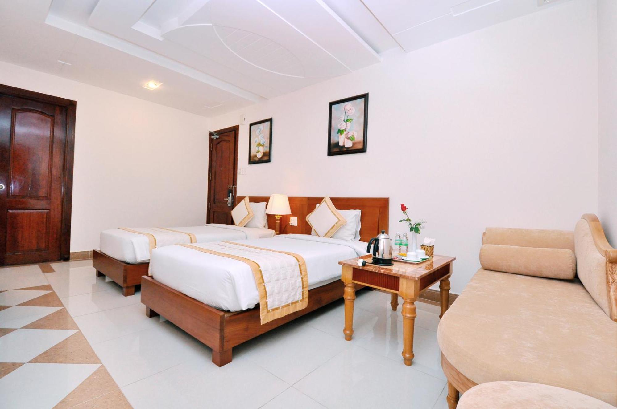 Tan Hoang Long Hotel Хошимин Екстериор снимка