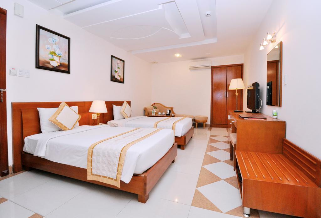 Tan Hoang Long Hotel Хошимин Екстериор снимка